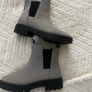 Chelsea boots